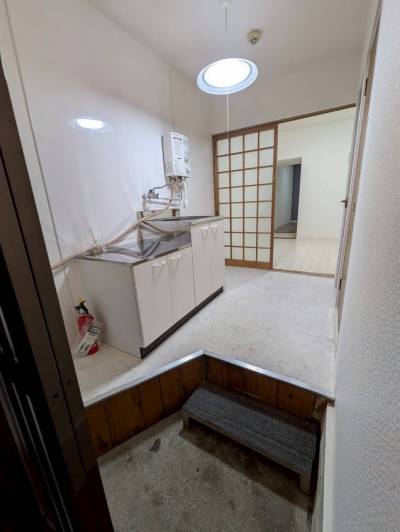 玄関入り口から室内