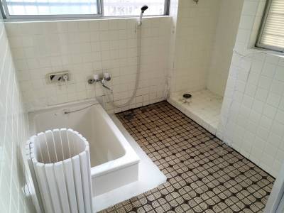 風呂と洗濯機置場