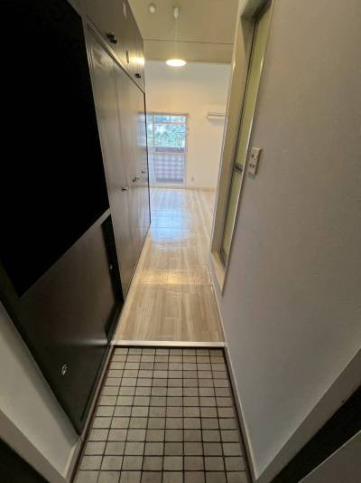 タイル貼りの高級感のある玄関