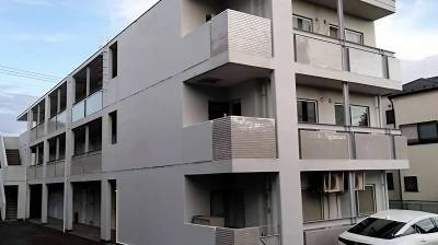 ３F角部屋。隣と完全独立型。広い敷地内。外観はきれい。