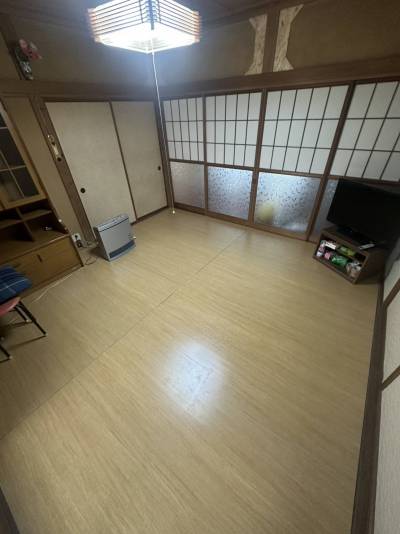 テレビも備え付けてあります。