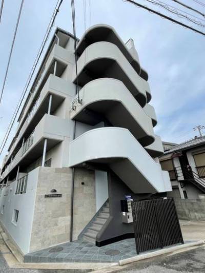 エントランスリノベーション施工しています　宅配ボックスあり