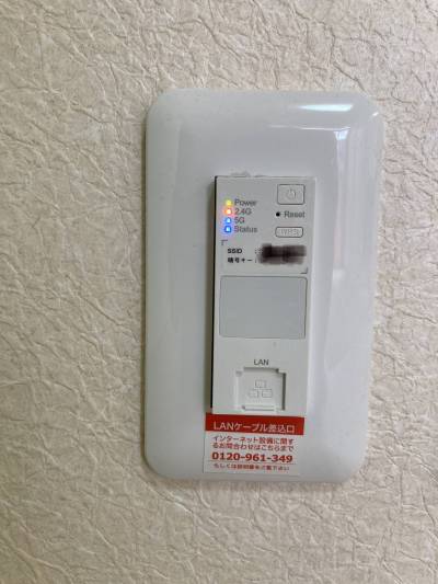 1Gbpsの光回線が無料です。wifiも付いています。