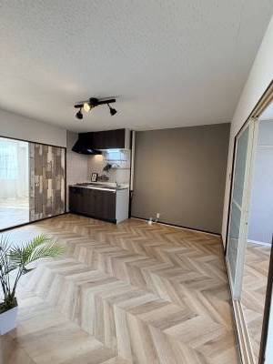 305号室の写真。同じタイプのお部屋で絶賛リフォーム中。