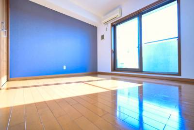 7帖の洋間。エアコン、照明付きです♪