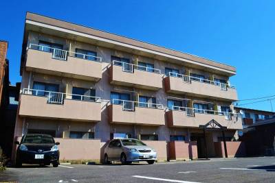 南向き　鉄骨造3階建て