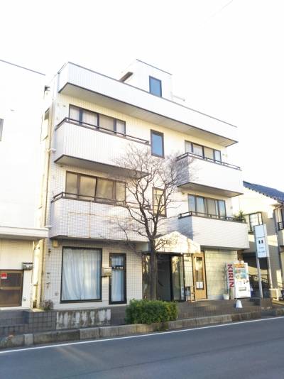 コンビニ徒歩３分、スーパー徒歩９分。