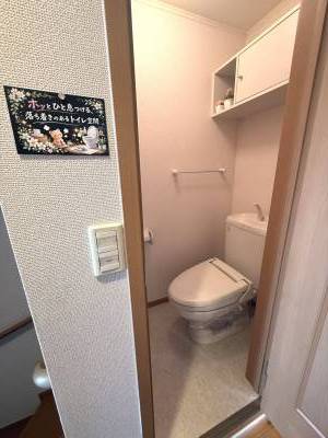 独立タイプで落ち着いて使える清潔感のあるトイレです！