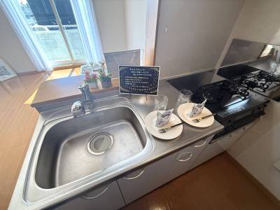 シンク広め＆2口コンロでお料理しやすいキッチンです！