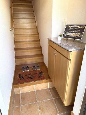 収納付きでスッキリ使える玄関、来客時も好印象です！