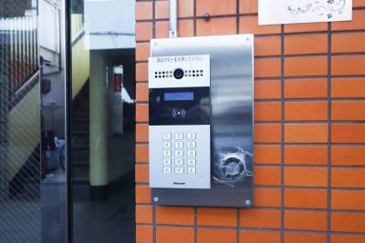 セキュリティ上スマホ認証オートロックを採用