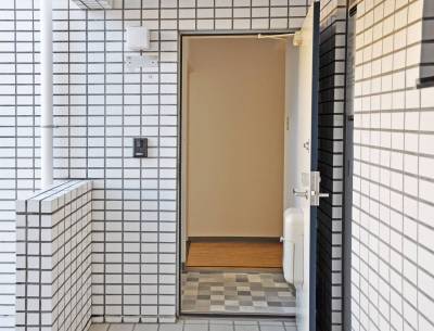 人の行き来しやすいエントランスから玄関！