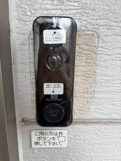 スマホからでも操作可能なドアホンです。