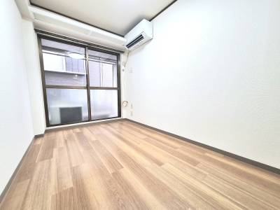 キッチン側から見た部屋2