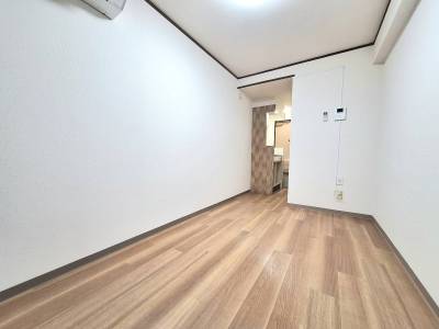 窓側から見た部屋2