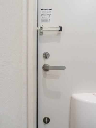 ダブルロック・玄関にTVインターフォン
共有部に防犯カメラ有