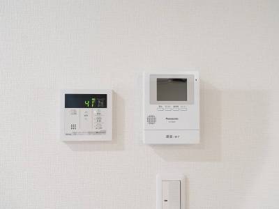 玄関を開けずに応対できる安心のTVモニターホン