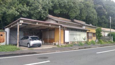 暮らしやすい平屋建て。駐車場も2台分