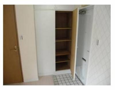 収納写真とトイレの扉