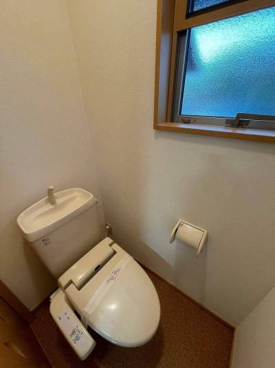 温水洗浄便座完備！快適なトイレ空間