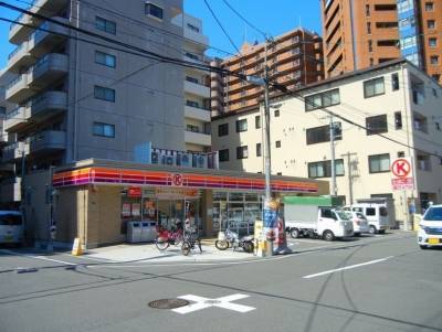 斜め前にコンビニができました