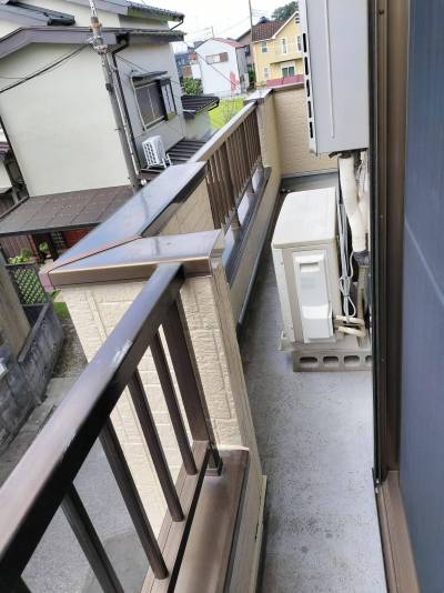 ベランダでは布団も干せるスペースがあります