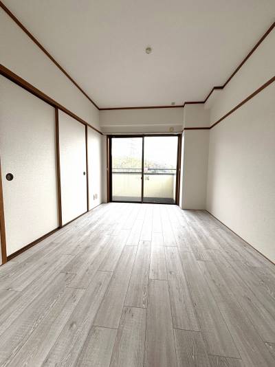 明るい洋室６帖