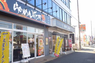 ラーメン、焼き肉店近い。
