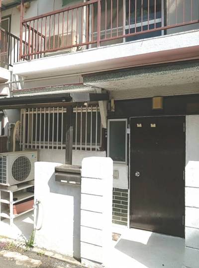外壁塗装ドア塗装しました。