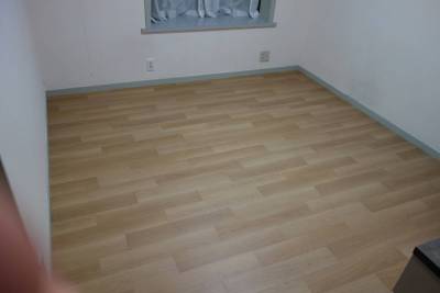 リビングの床は新しく貼り換えました。
