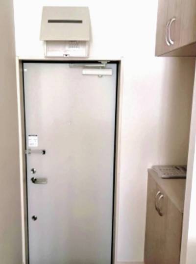 お部屋入り口のシューズクローゼットと
上段クローゼット