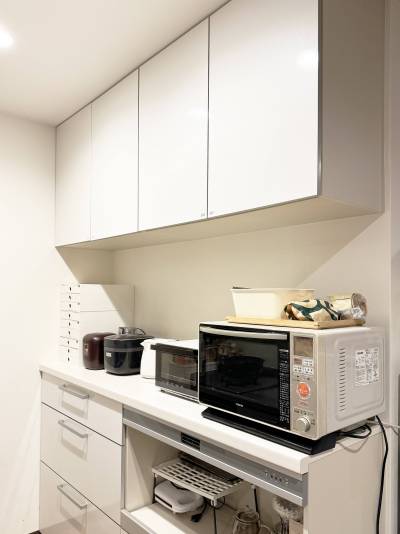 収納　それぞれに食料スペースとレンジ等があります