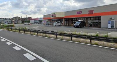スーパー徒歩8分