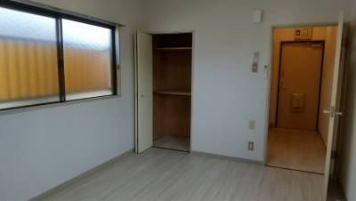 もう一つの窓は隠しがついています。