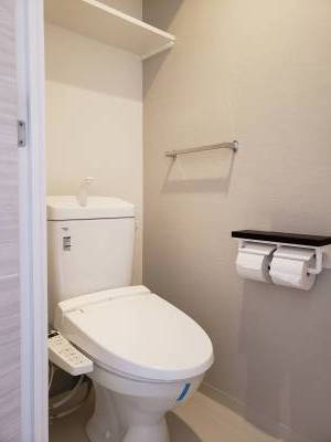 ウォッシュレット付き温水洗浄便座、ダブルのホルダー付き