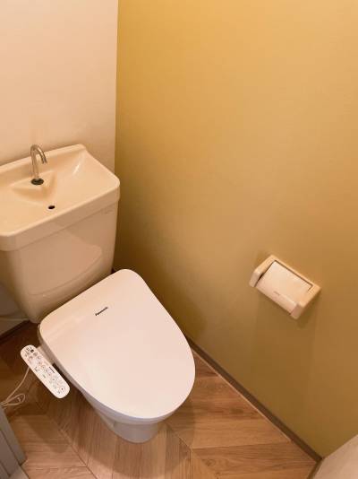 北欧風の明るいトイレ