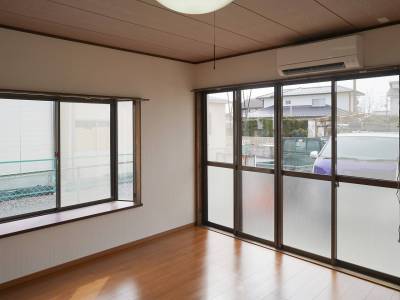 １０１号室は出窓付き