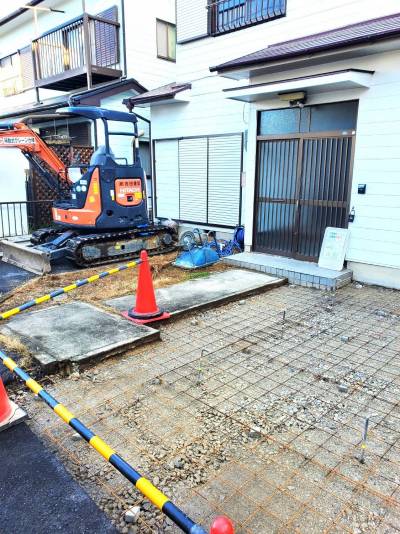 既存の駐車スペース１台の他に
追加駐車場造成中
