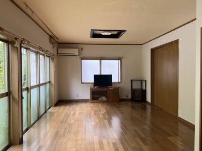 広いリビング壁紙張替え済み