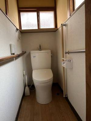 ウオッシュレット付き。快適に過ごせますね