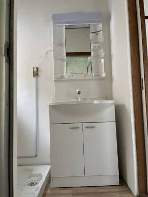 水回りは家事のはかどる動線になっています。洗面台交換済み