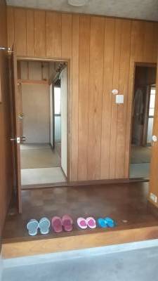 玄関は吹き抜けになっていて、開放感があります。