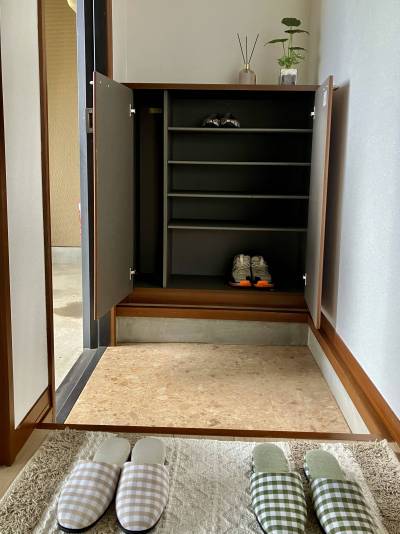 収納たっぷりのシューズボックスは傘スペースもあります。