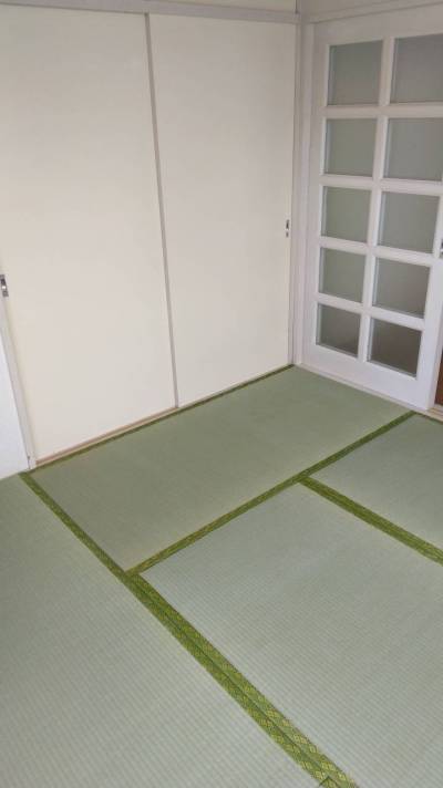 新畳の6畳和室。