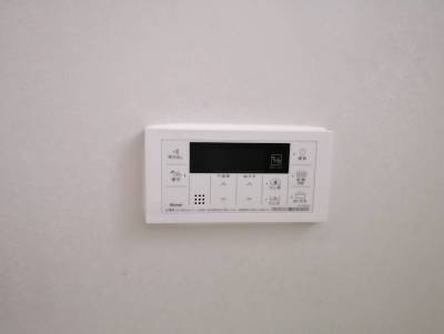 ユニットバス、給湯器も新品。