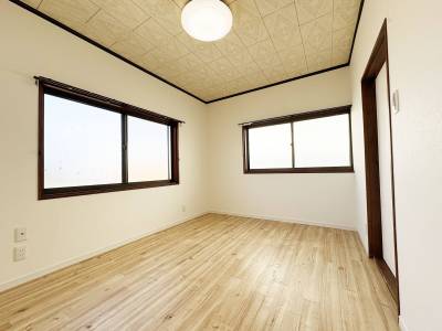 採光ある２階の洋室です♪子ども部屋にも最適ですね(^^♪