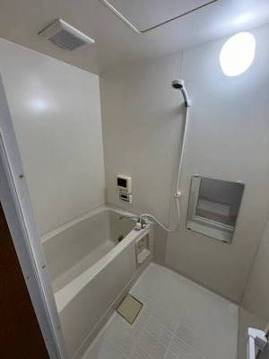 浴室　追い焚き機能付き
シャワーヘッド節水ストップ機能付き