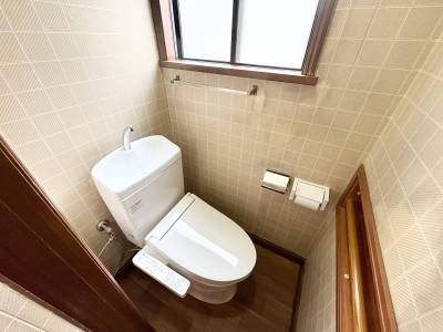 ２階トイレ新品交換済