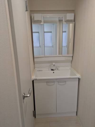 独立洗面台　75センチ巾　シャワー付き！