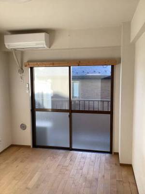 南向きでとても明るい部屋です。